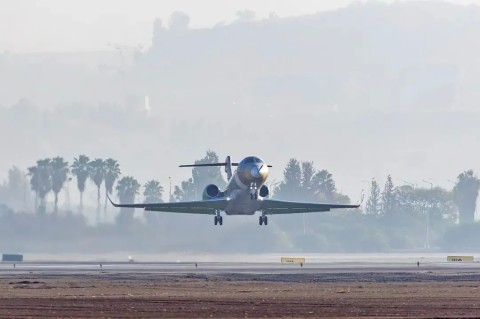 賭波：灣流 G300 超中型公務機完成首飛：平均速度 0.75 馬赫，能坐 10 人