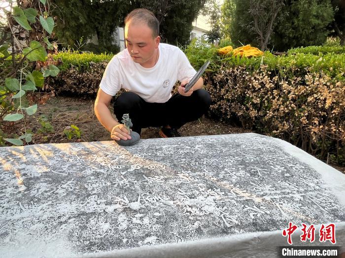 賭馬：河北邢台出土距今400餘年石碑 見証遍野蓮花盛景