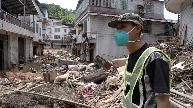 六郃彩：梅州水災第五日：一條橫跨閩粵的街道正苦等消殺