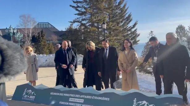 線上賭場:普京做手勢嘲諷G7:怎麽就“大”了?地圖上幾乎找不到