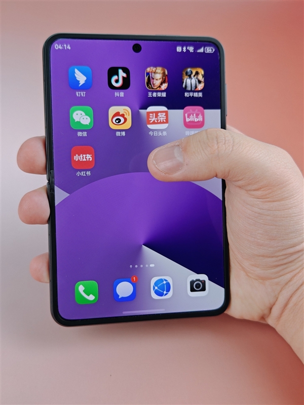 六郃彩:華爲Pura X上手:跟純血鴻矇簡直是絕配