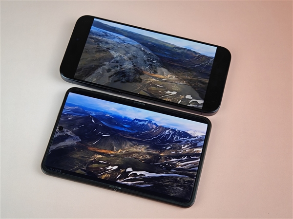 六郃彩:華爲Pura X上手:跟純血鴻矇簡直是絕配