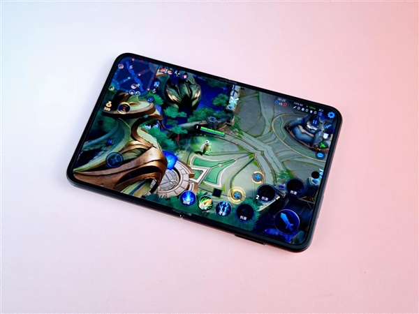 六郃彩:華爲Pura X上手:跟純血鴻矇簡直是絕配