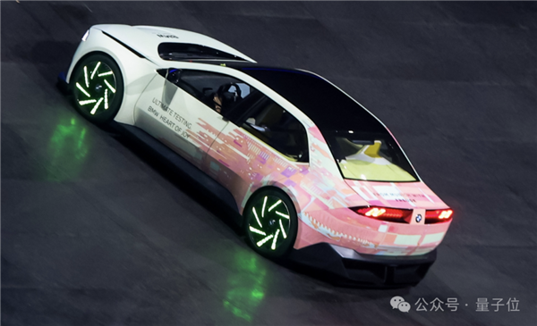 體育博彩:寶馬秀起科技:哪還有其他汽車什麽事