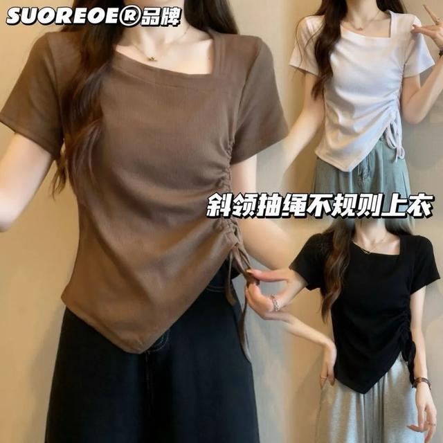 體育投注：斜肩上衣+半身裙，清涼松弛顯氣質！