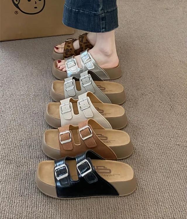 體育投注：斜肩上衣+半身裙，清涼松弛顯氣質！