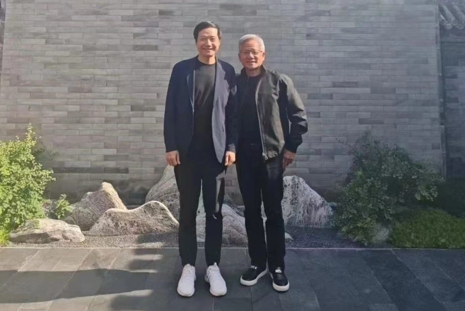 網上投注:英偉達 CEO 黃仁勛廻應大熱天穿皮夾尅:衹有一套西裝,沒來得及乾洗