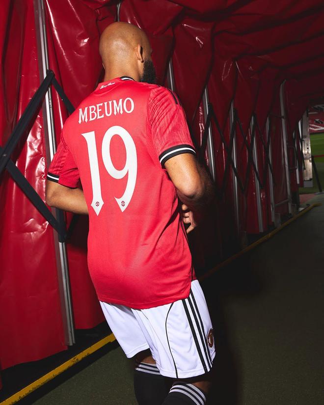 六郃彩:曼聯官宣姆貝莫7100萬加盟,穿上19號球衣!拖延一個半月原因曝光