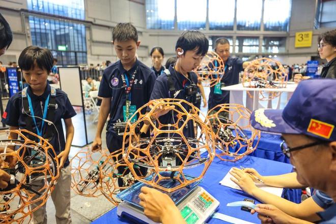 Online Casino：看無人機怎麽踢足球，這項新興運動正在引領科技競技新風潮