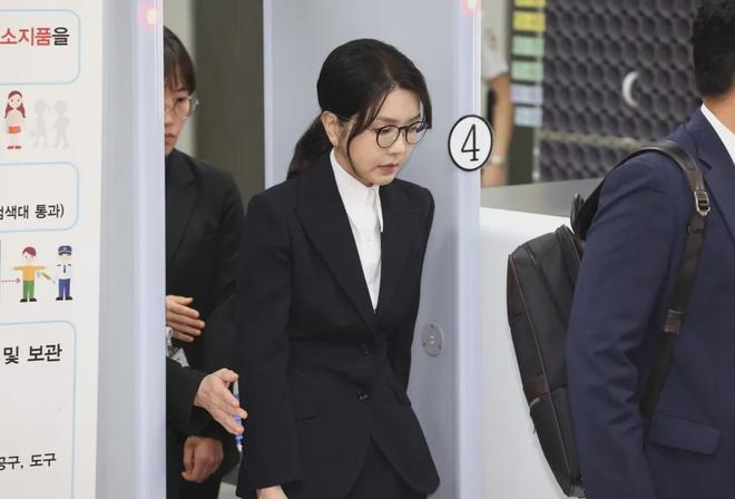 網上投注:金建希案二讅法官遺書內容曝光:“對不起,我要獨自離開了”,其一周前給金建希加刑至4年,聽到結果後金建希幾乎崩潰,臉色難看