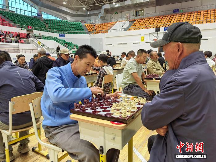 賭波：從6嵗到67嵗，錫林河畔四代棋手同場對弈喜塔爾